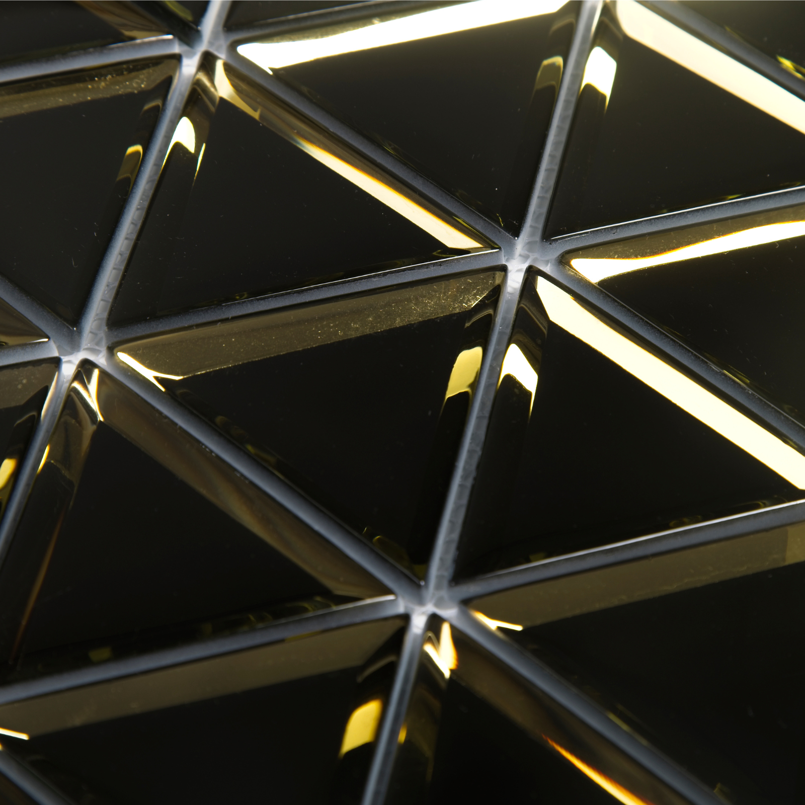 A representative of high-end and atmospheric gold appearance, adding a valuable atmosphere to your family