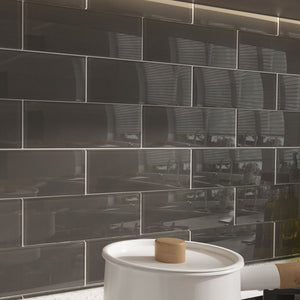 The new glass tiles from diflart, with their translucent properties, can brighten up your space.