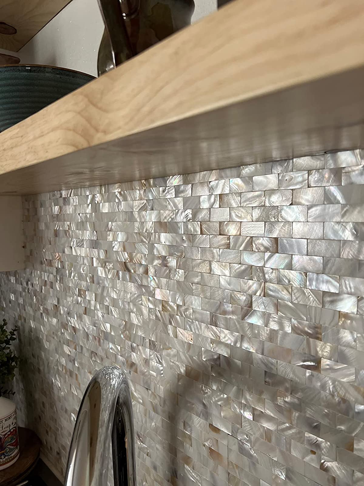 Diflart mother of pearl tile is made of genuine pearl shell without dying.