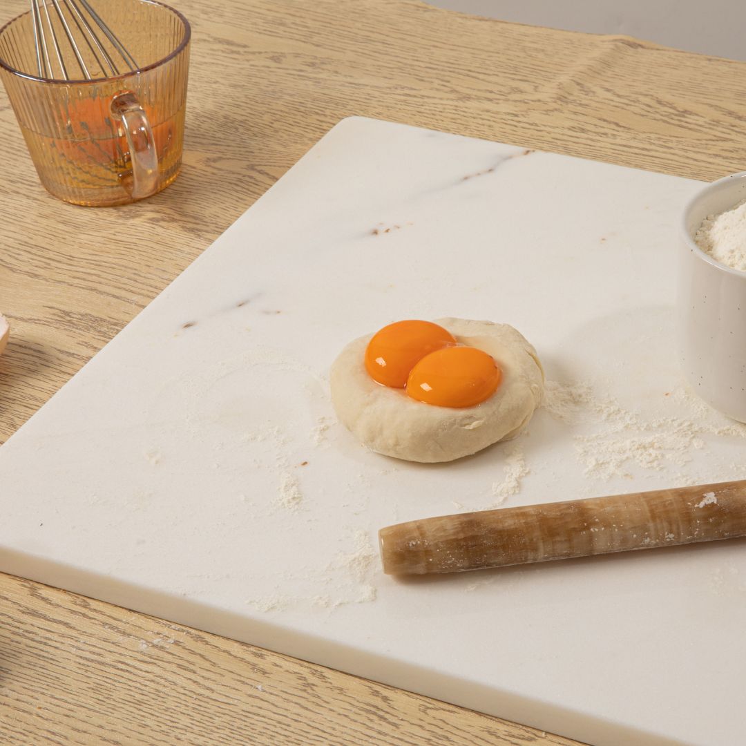 Ideal for rolling out pie, pizza and pastry doughs with ease.