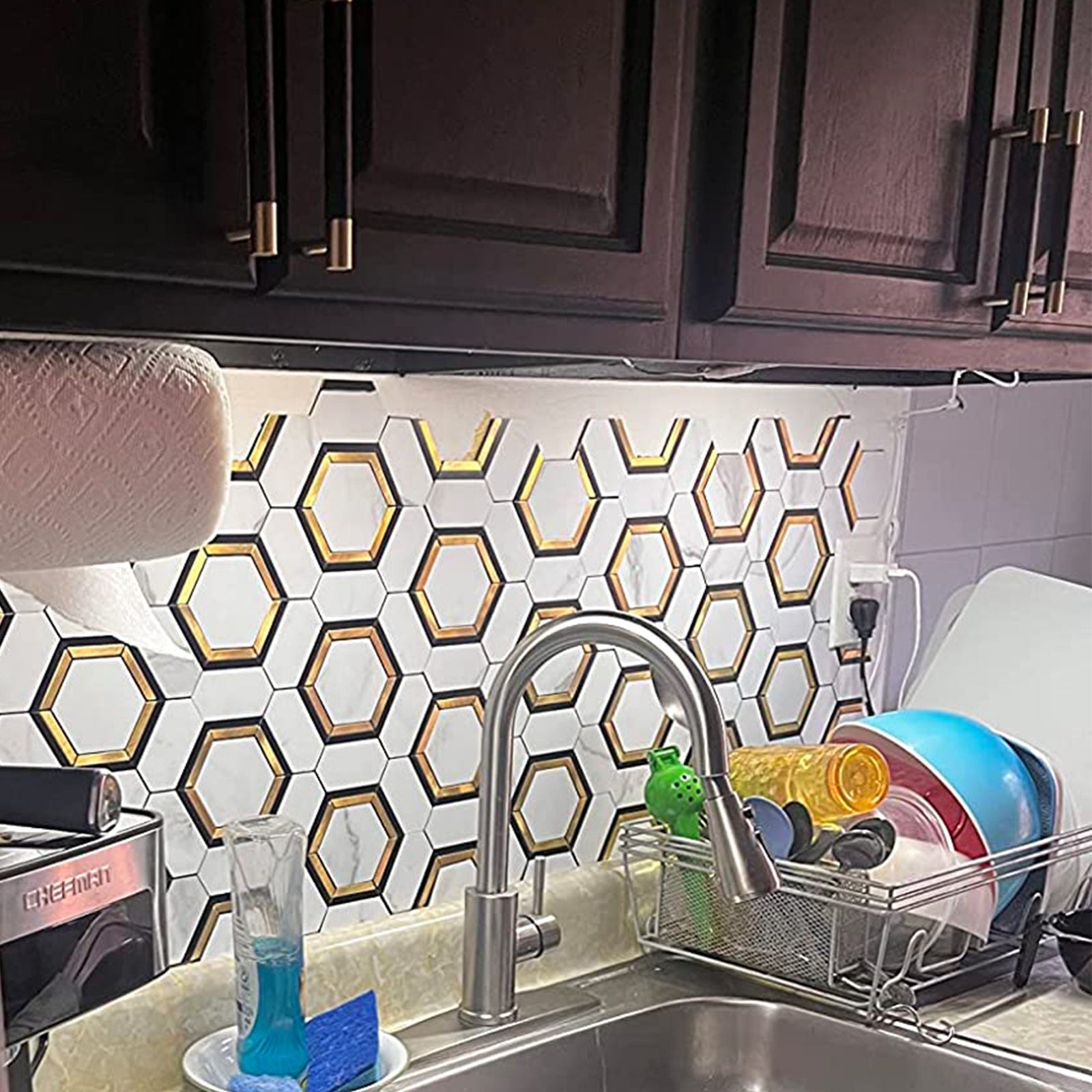 Faux White Marble with Gold PVC and Metal Hexagon Tile adds a touch of vintage flavor to the modern home and expresses a distinctive attitude towards life.