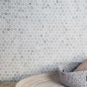 Every piece of stone is extracted from nature, and the pattern on each piece is unique. The unique craftsmanship is patiently polished, crafted, and pieced.