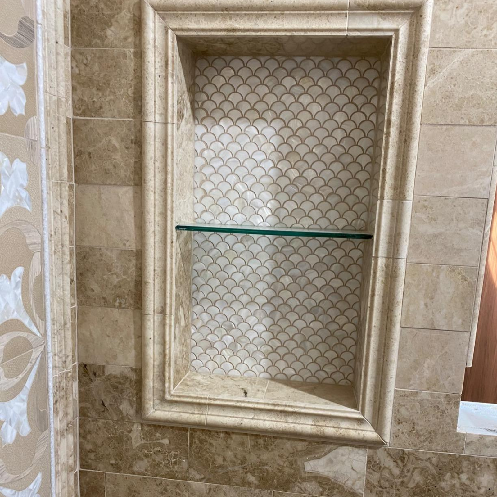 Mother of Pearl Backsplash Shell Tile adds a sense of movement and fluidity to your walls, creating a dynamic focal point that captivates the eye.